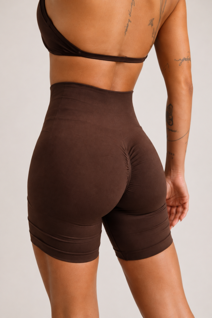 Milene Model Yüksek Bel Toparlayıcı Büzgü Detaylı Push Up Seamless Kısa Şort Tayt